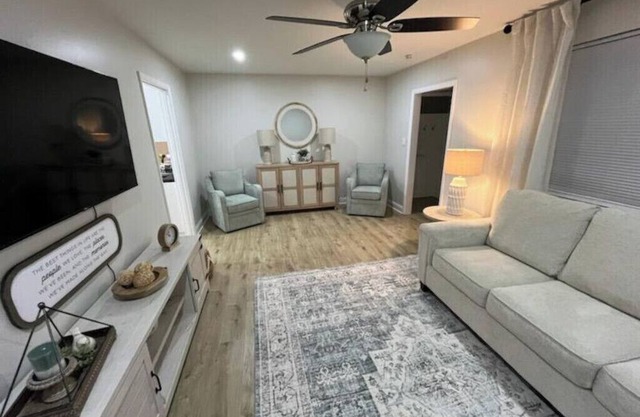 Charming Springboro house near historic downtown