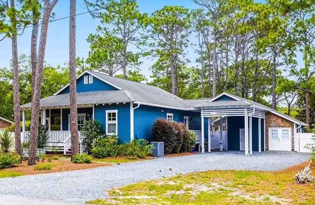 Charming 3-bedroom cottage with Hot Tub in lovely Southport!