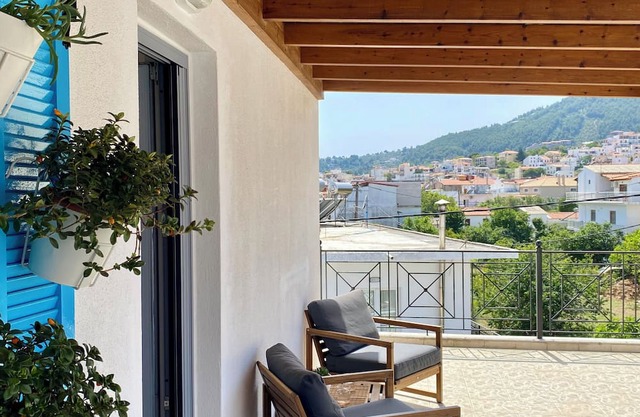 Step into the heart of Skiathos and discover this charming listing.