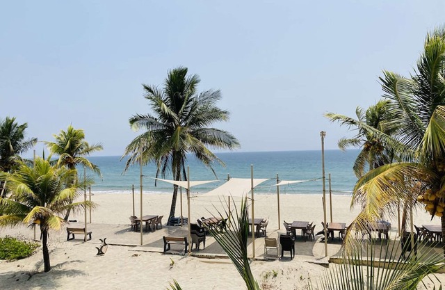 Beach Hotel-Resort View (free breakfast)