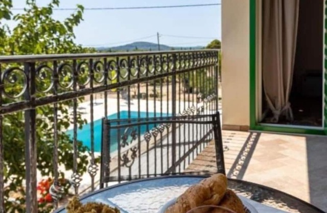 Apartment B&B Linda - with pool: R1(4) - Pirovac, Riviera Sibenik, Croatia