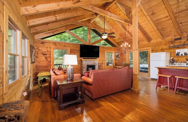 Cozy cabin stay when you raft the * Nolichucky River *