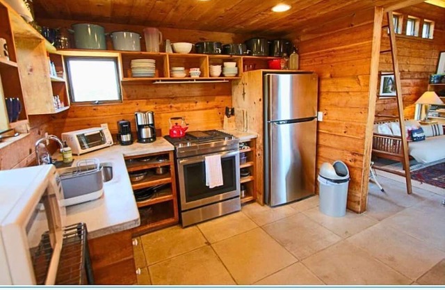 WATERFRONT 1 bedroom CASITA! WALK TO BEACH ACCESS!