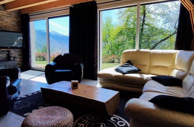 Gîte Family House Ignaux 14 Personnes, 3 Stations de ski à Proximité