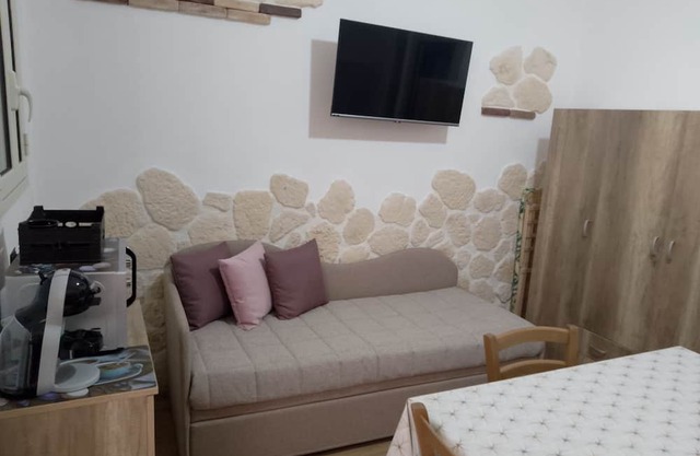 At 50 mt from the sea cozy house with 4 beds equipped with all comforts