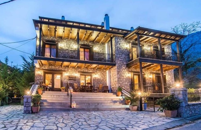 Eptalofos Guesthouse - Cozy Double Nest with Fireplace