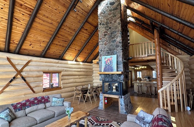 Golden Pond, Secluded & Spacious Waterfront Oasis