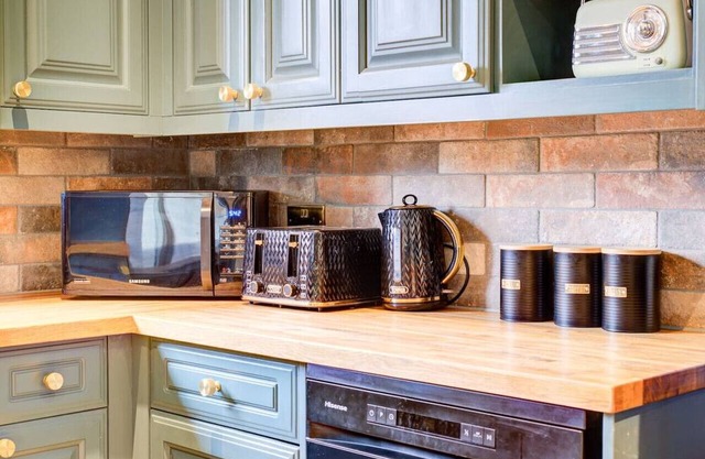 Stunning Newly Fully Furnished Bedroom Ensuite