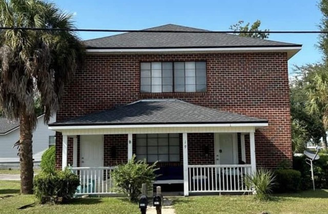 Cozy stay minutes from town!