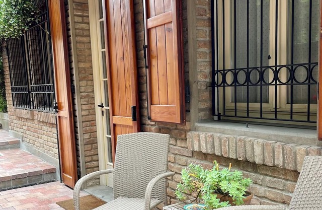 Elegant flat 5 min from the centre of Ferrara, with private garden and parking.