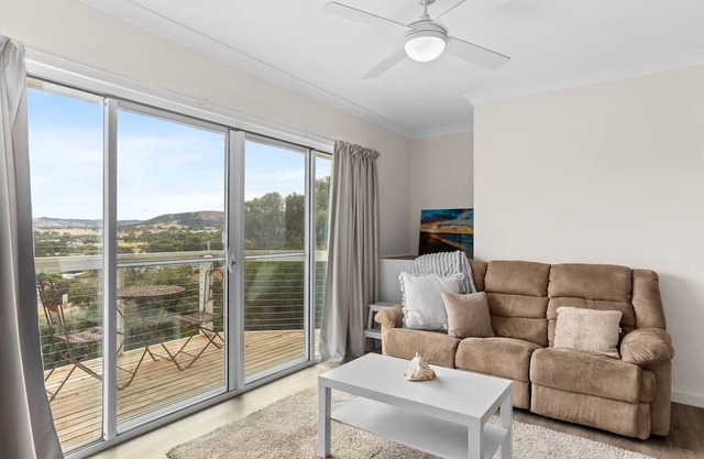 The Nest Holiday Retreat, 18 Laxton St, McCracken