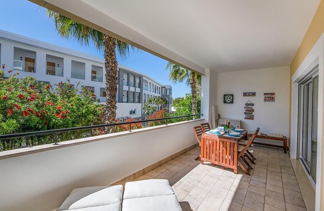 Apt. Ancora Garden, 2 bed with communal pool and near the beach