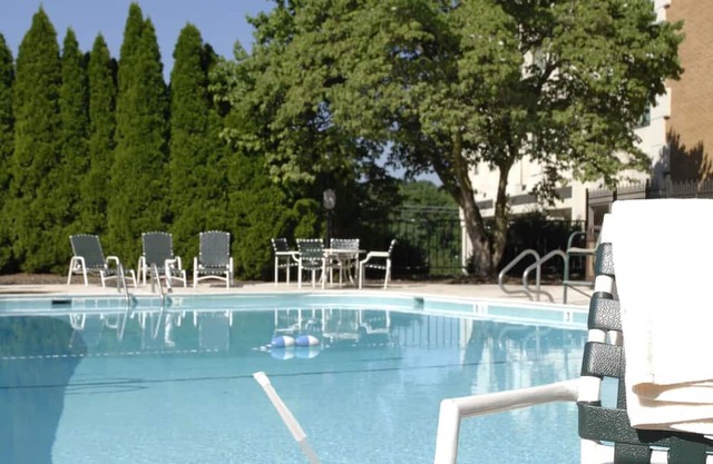 Contemporary Suite: Outdoor Pool and Easy I-270 Access