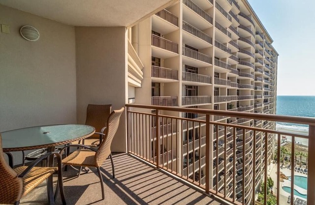 12th Floor Oasis: Luxurious One-Bedroom Condo with Stunning Ocean Views