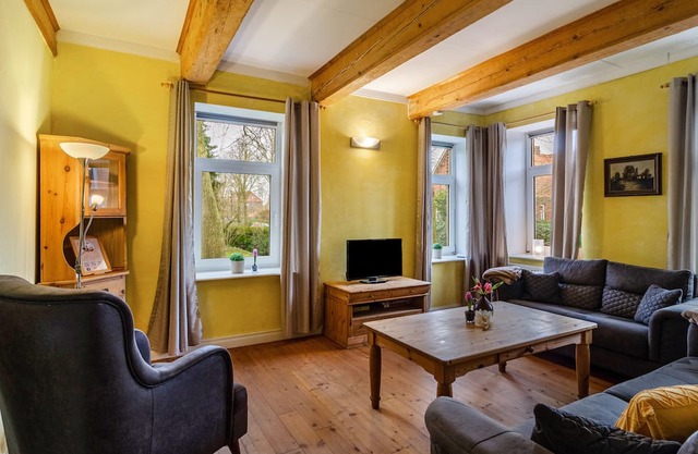 Apartment 'Gulfhof Oldersum Dachgeschoss' with Shared Terrace, Shared Garden and Wi-Fi