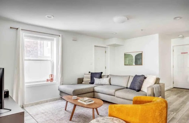 Modern 5BR Oasis: 15 Mins to NYC