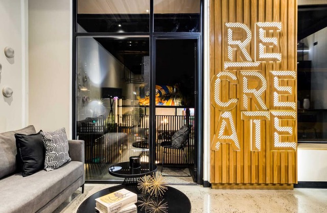 Incredible Apt w/Balcony: GYM+B/Lounge+Indoor Pool