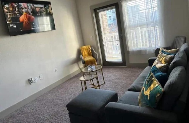 An Unique Luxury Private Apt 10 mins from Downtown