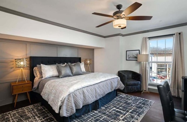Stylish King Suite On Main Views Desk+Wifi