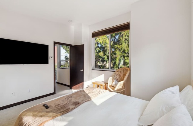 The Growler Garden with Hot Tub