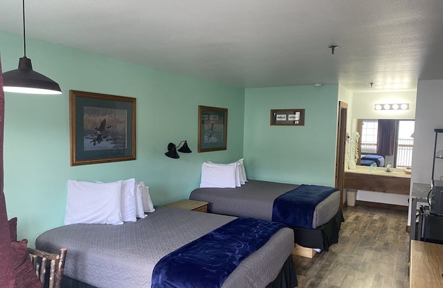 Double Queen Room w/Kitchen Supplies