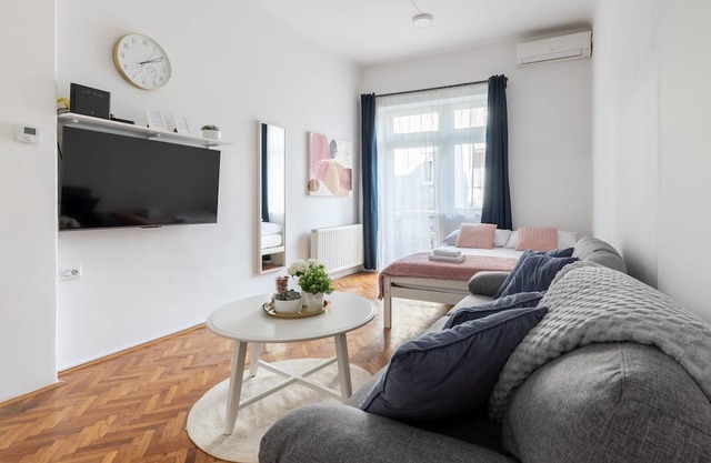 Cute&Cosy - Superb Location!