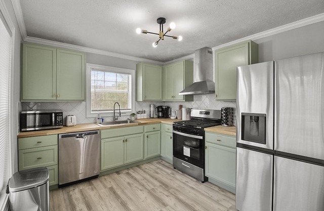 Family Retreat 3BR Q Beds 30 min - ATL Near shops!