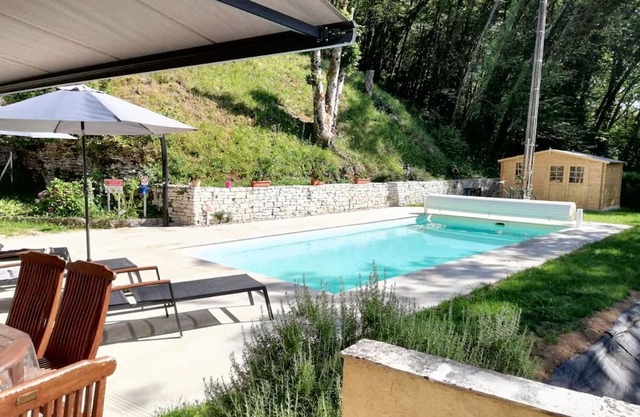 Homerez - Beautiful house for 4 ppl. with shared pool and terrace at Carlux