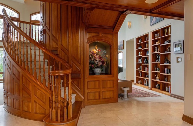 Waterview Estate: Luxurious 6 Bd/7 BA | Savvy VRM