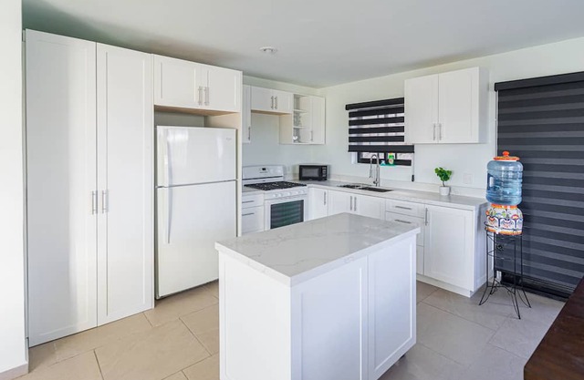 Family Retreat: 3BR, 2.5 BA, In a safe gated community, 4miles to Downtown