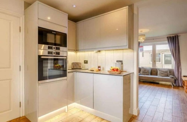 Spacious 6 bed w/hottub near Flamingo Land