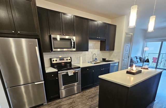 Keep it simple at this peaceful and centrally-located luxury apartment!
