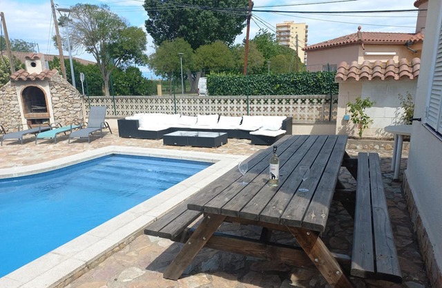 Villa Sant Pere Pescador, 4 bedrooms, 10 persons