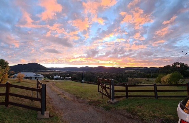 15 minutes from CBD. Guest numbers flexible for travelling sporting families.