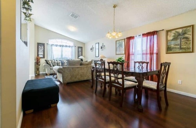 New 4 BD Home Hot Tub Mins to JAX Intl. Airport