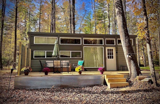 Dogs, Tiny House, Steam Sauna, Kayaks & Fire