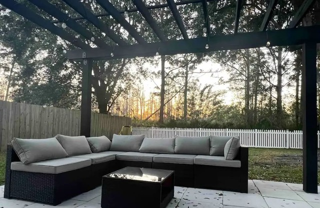 4 Bd: 7miles to MCO. Near Parks, UCF, KSC, Beach