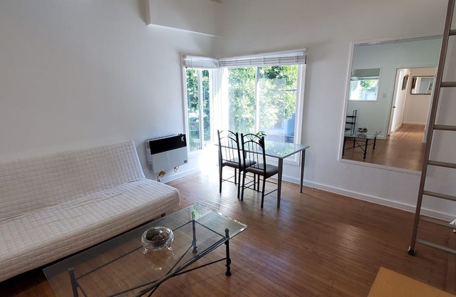 Loft Apt with high ceiling in the center of SF. Pet-Friendly!