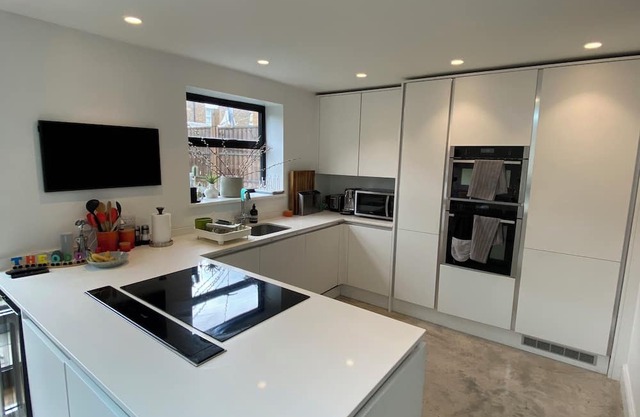 Striking & Modern 2BD Flat w/Garden - East Dulwich
