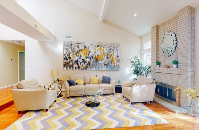 Inviting home near downtown with enclosed backyard, streaming, W/D, & patio