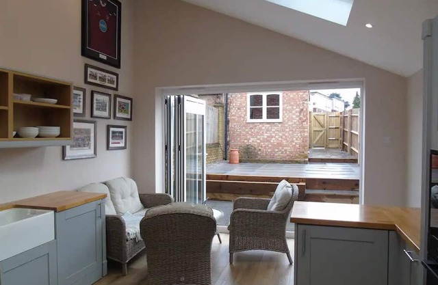 Pass the Keys | Bright PetFriendly Terrace home in Stony Stratford