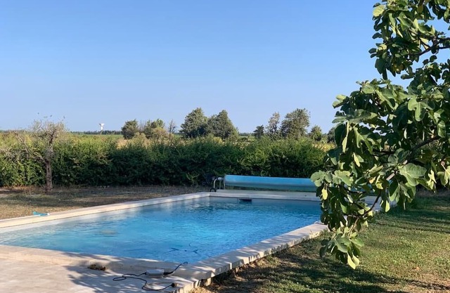 Le Mas des Oliviers, large Provençal Mas