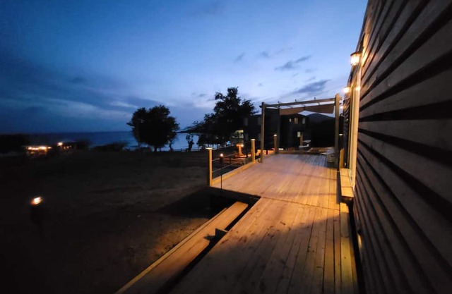 Ralph's Sunset Beach Front Studio at Melones