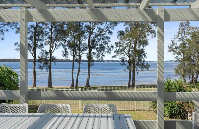 Lakefront with Amazing Views