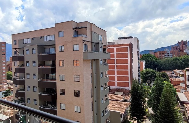 Peaceful setting, all the essentials & tourist areas nearby. Pet-friendly