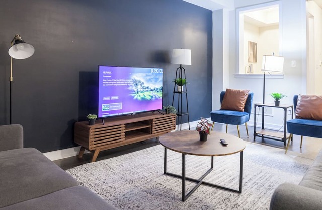 Be the first to stay in our brand new house, minutes away from Hamilton International Airport