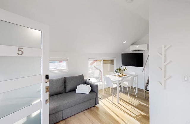 Updated retreat with kitchenette, on-site laundry, private patio, & central AC