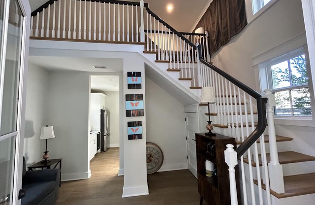 Old Village Mt. Pleasant. Walking distance to Beach, shopping, Shem Creek