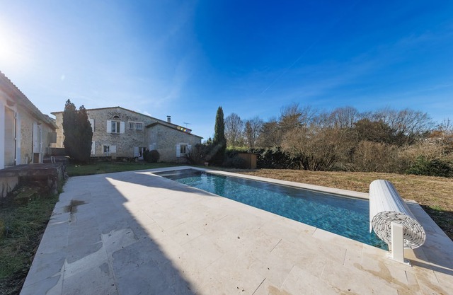 Country Escape in Rauzan: Relaxation and Comfort in a Country House