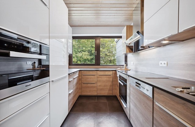 Artistic 2BR Apartment "TULIP" I Netflix I Parking I Home office I Balcony